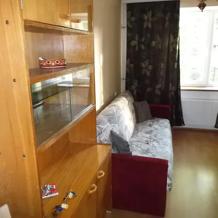 Airport Apartment *